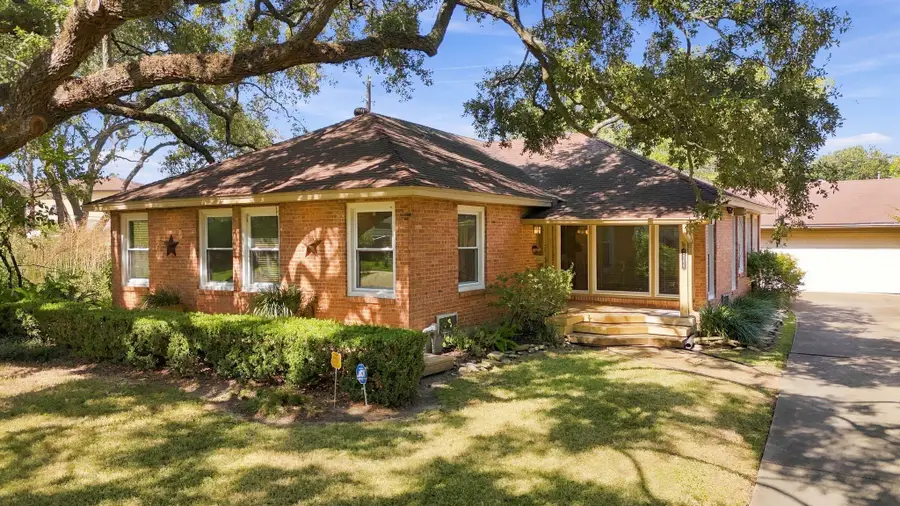 2206 Macarthur Street, Houston, TX 77030 - #2
