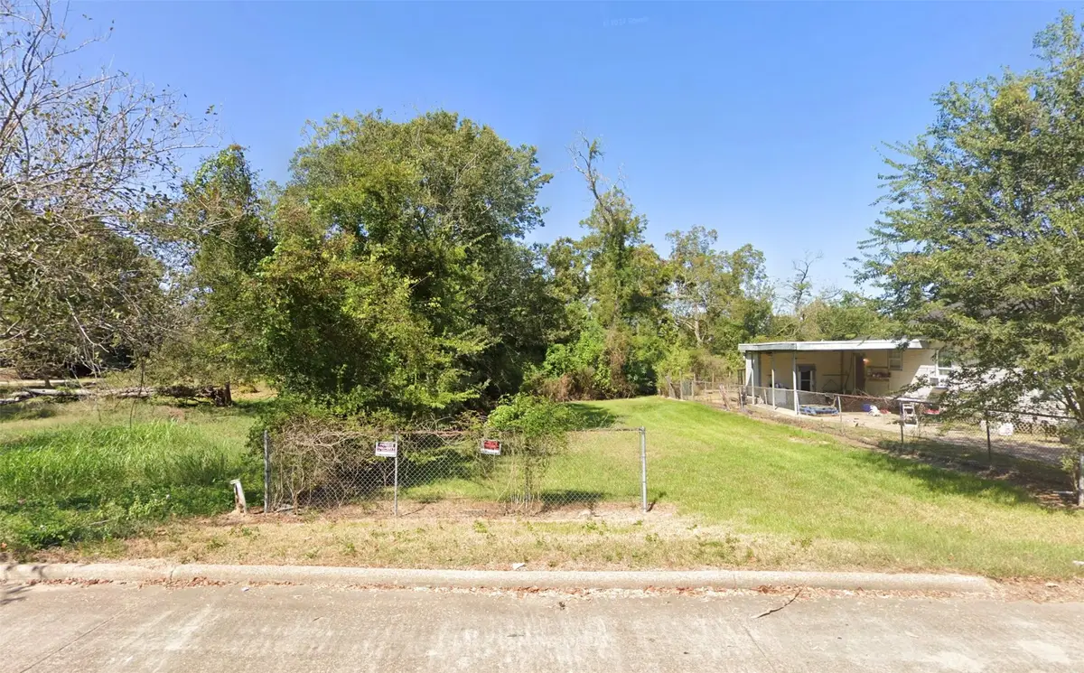 355 E Simmons Avenue, Beaumont, TX 77703 - Image #1