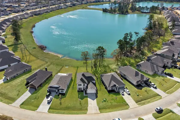 427 Shoreview Drive, Conroe, TX 77303