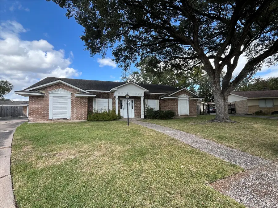 18203 Carriage Lane, Nassau Bay, TX 77058 - Image #2