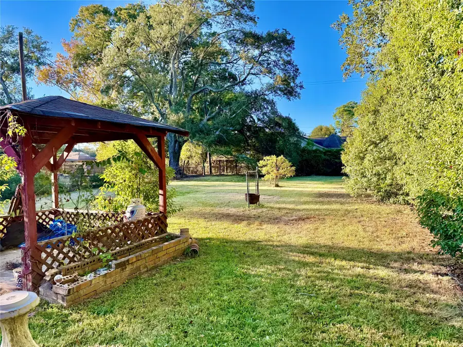 860 Bingman Drive, Beaumont, TX 77705 - Image #2