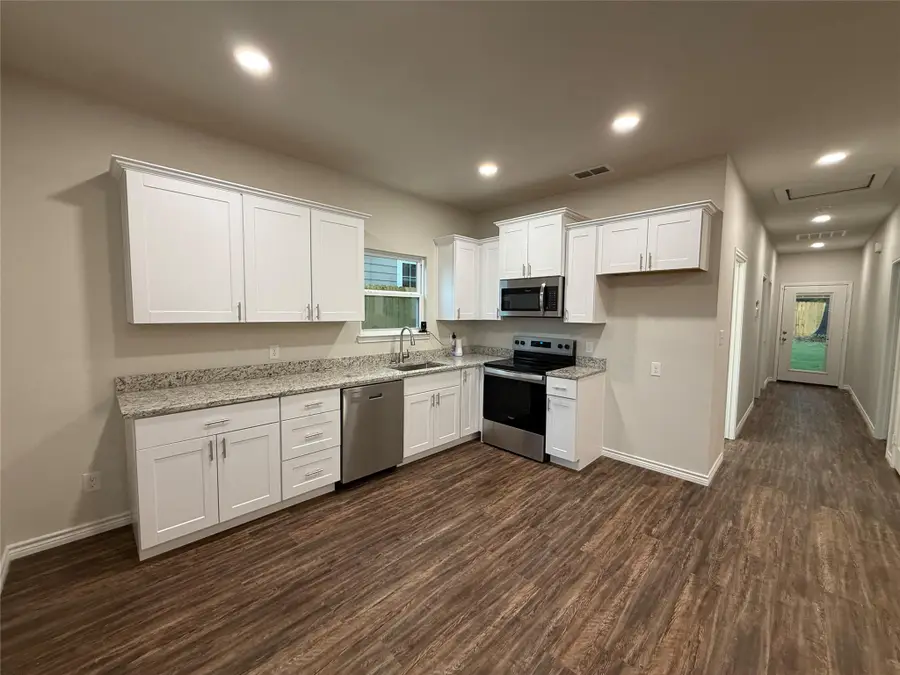 704 W Walnut Street, Longview, TX 75601 - #2