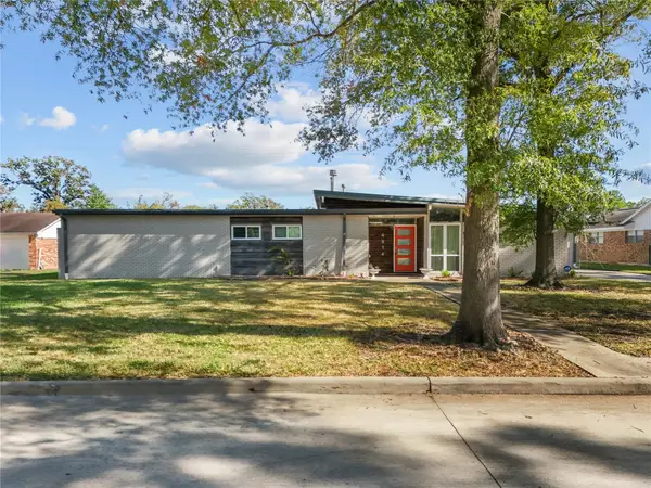 4914 Goose Creek Drive, Baytown, TX 77521