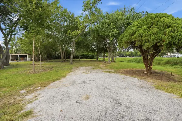 6102 Silver Drive, Pearland, TX 77581