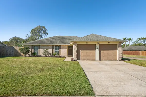 5202 Appleblossom Lane, Friendswood, TX 77546