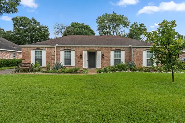 13714 Lynnwood Lane, Sugar Land, TX 77498