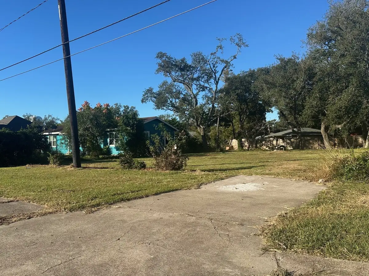 1014 Sycamore, Lake Jackson, TX 77566 - Image #1