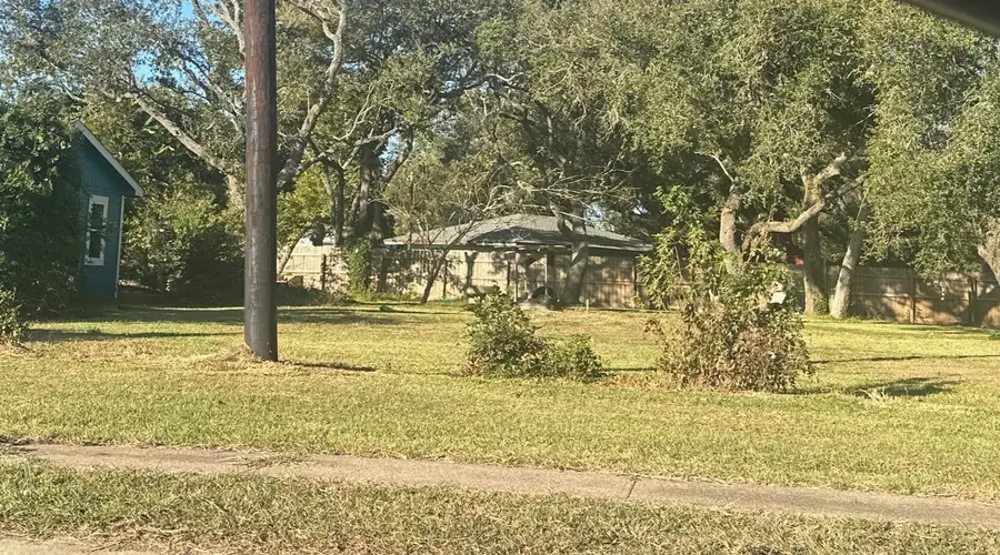 1014 Sycamore, Lake Jackson, TX 77566 - Image #3