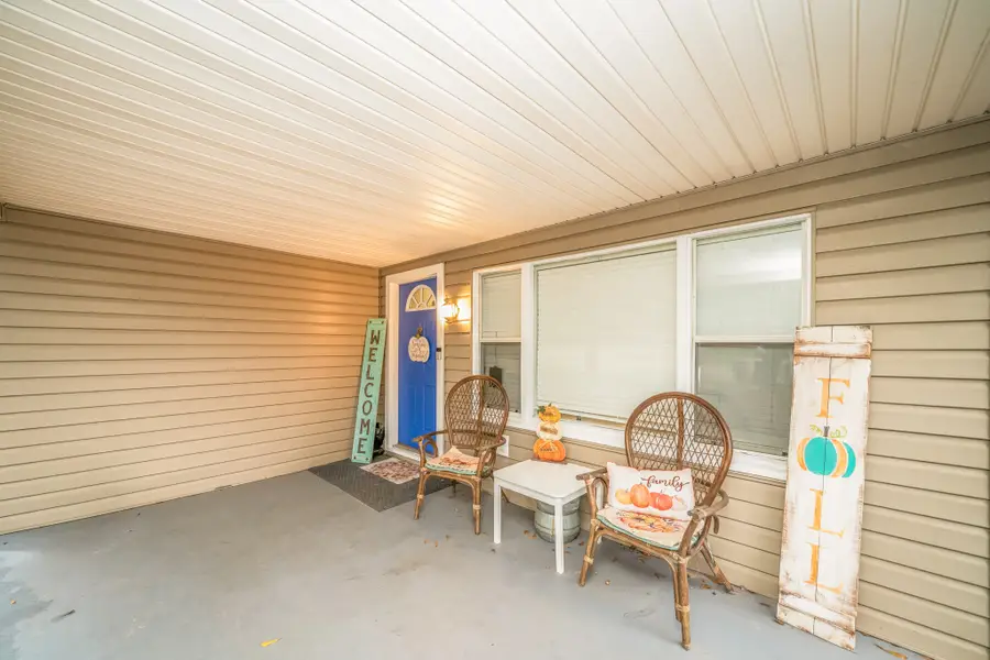 208 E Center St, White Oak, TX 75693 - #3