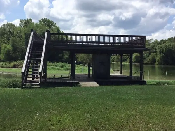 351 S Lakeside Drive, Huntsville, TX 77320