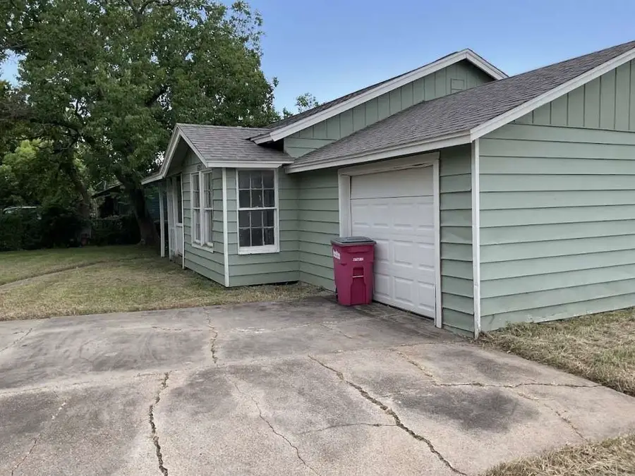 621 W 7th Street, Freeport, TX 77541 - #2