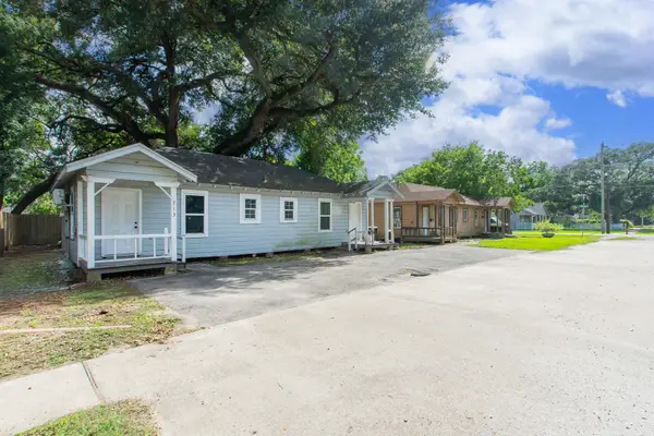 713 W Willis Street, Alvin, TX 77511