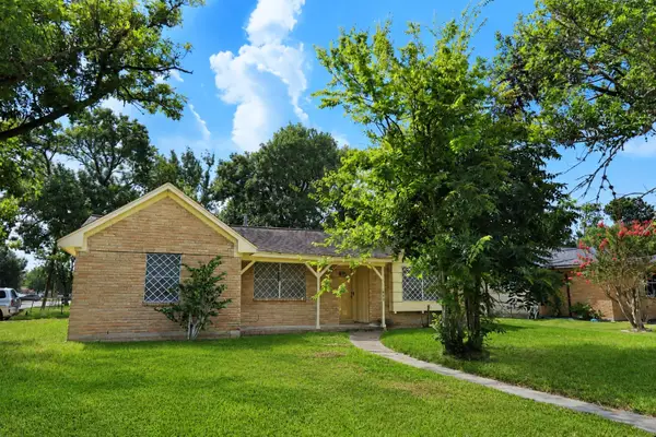 101 Hickory Street, Lake Jackson, TX 77566