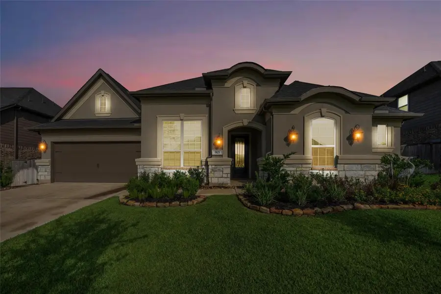 915 Falcon Hollow Lane, Pinehurst, TX 77362 - Image #3