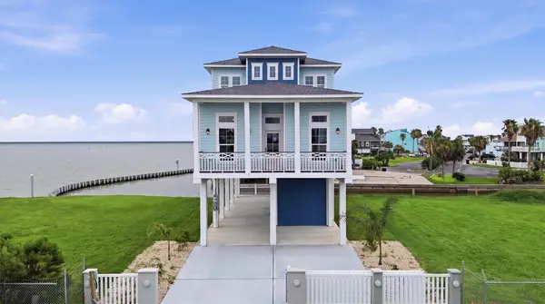107 Gulf Drive, Tiki Island, TX 77554