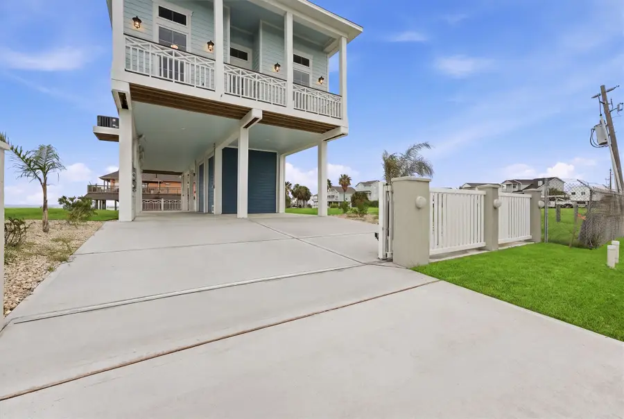 107 Gulf Drive, Tiki Island, TX 77554 - #3