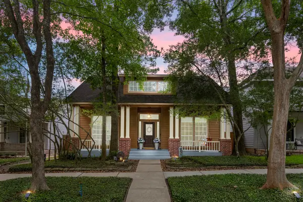 6 E Cottage Green Street, The Woodlands, TX 77382