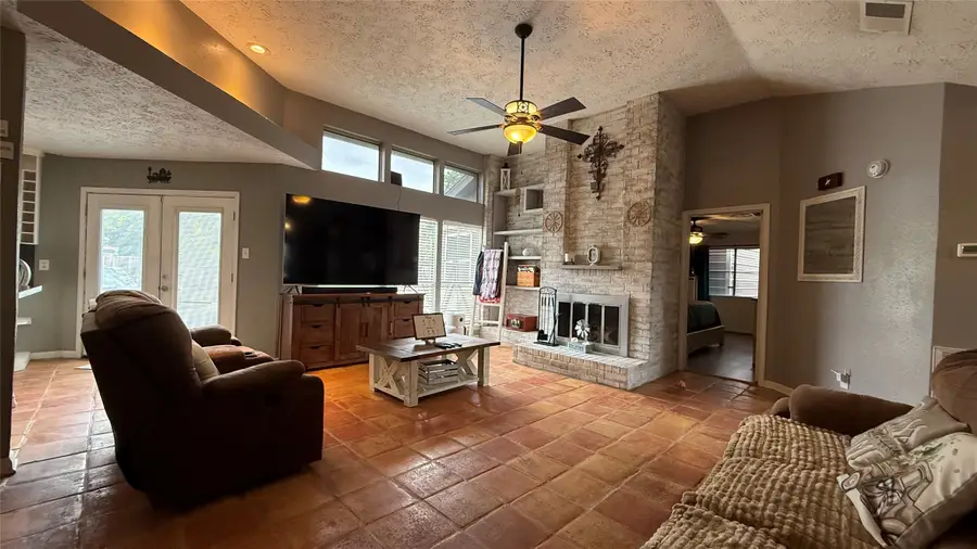 430 Enfield Drive, Highlands, TX 77562 - #2