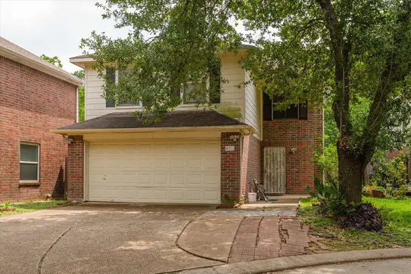 8052 Golf Green Circle, Houston, TX 77036