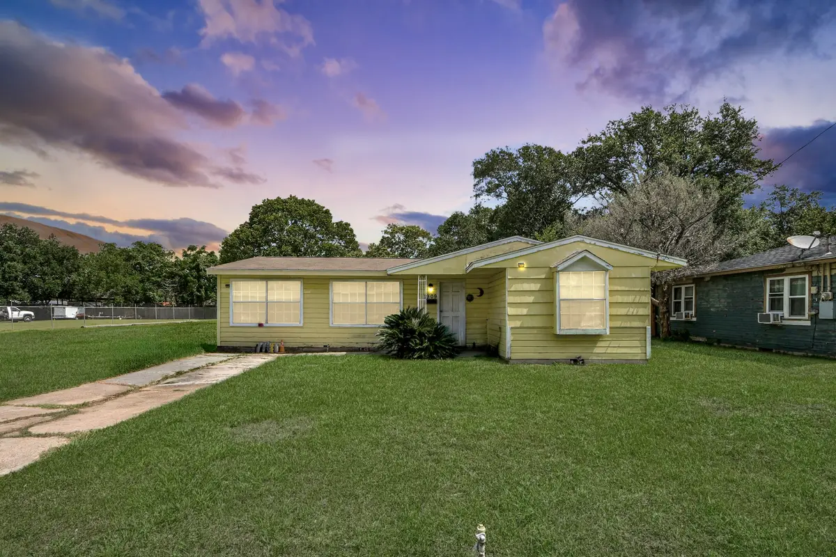 1909 Brooks Avenue, Rosenberg, TX 77471 - #1
