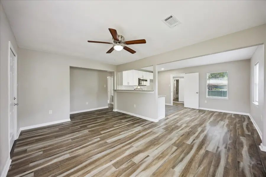 1011 12th 1/2 Street N, Texas City, TX 77590 - #2
