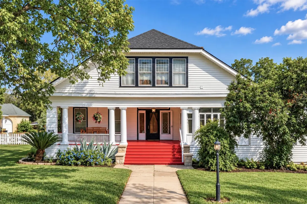 915 Saint Lawrence Street, Gonzales, TX 78629 - #1