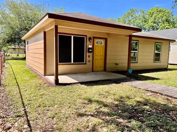 821 W 15th Street, Port Arthur, TX 77640