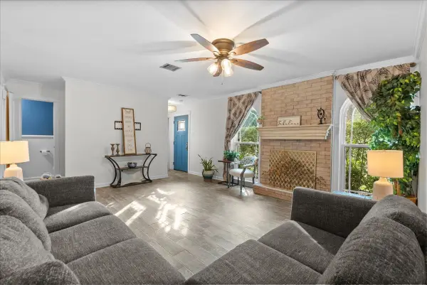 1572 Silverpines Road #572, Houston, TX 77062