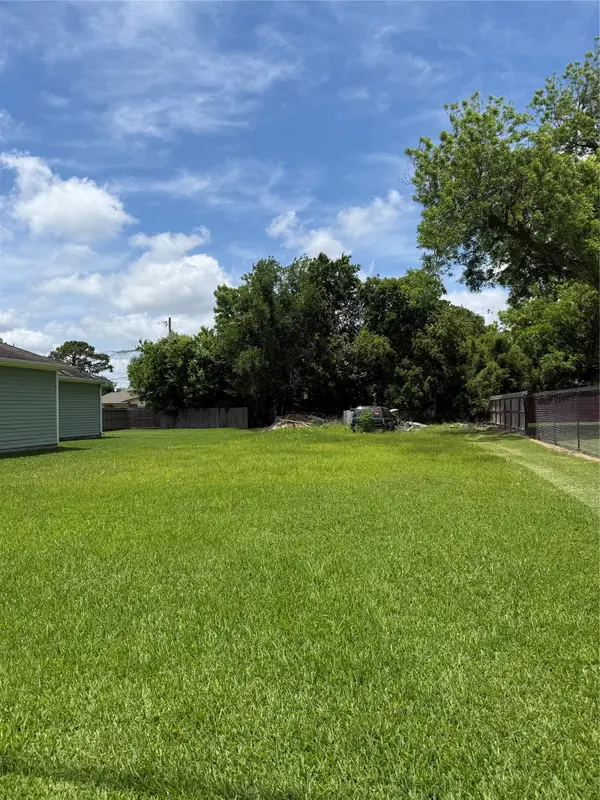 105 S Fulton Street, Texas City, TX 77591