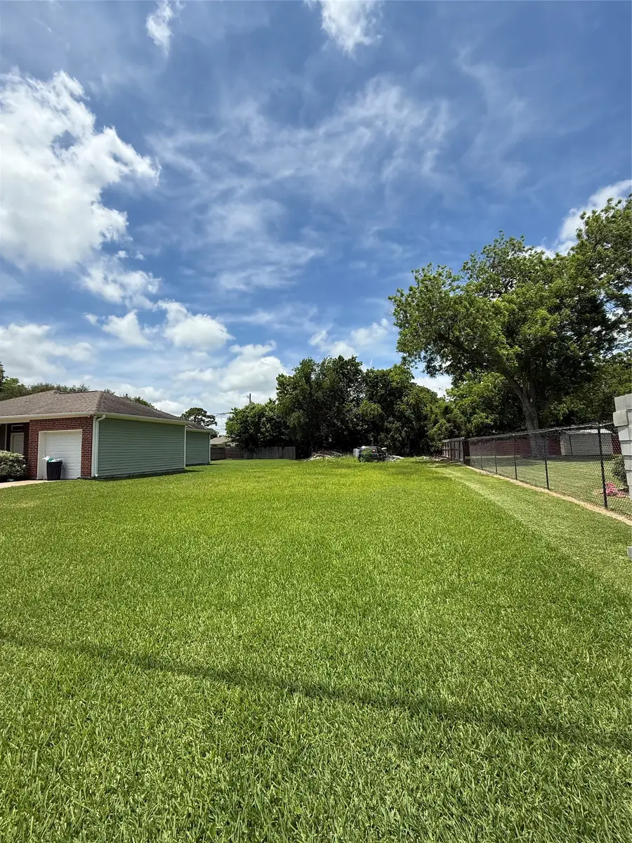 105 S Fulton Street, Texas City, TX 77591 - #2