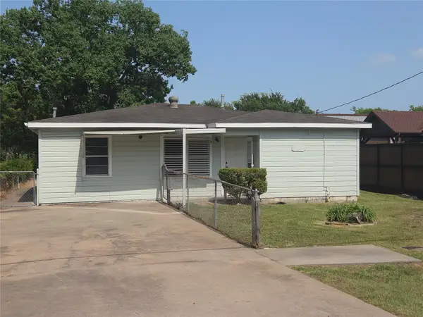 122 S Willow Street, Texas City, TX 77591