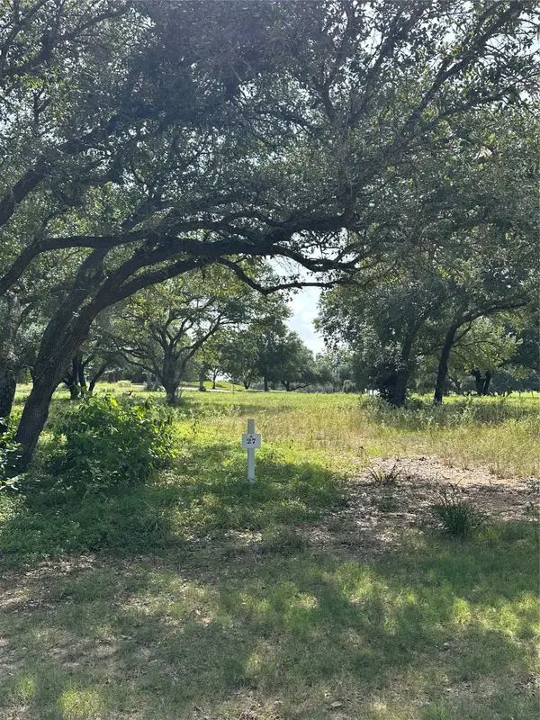 111 Mallard Lane, Columbus, TX 78934