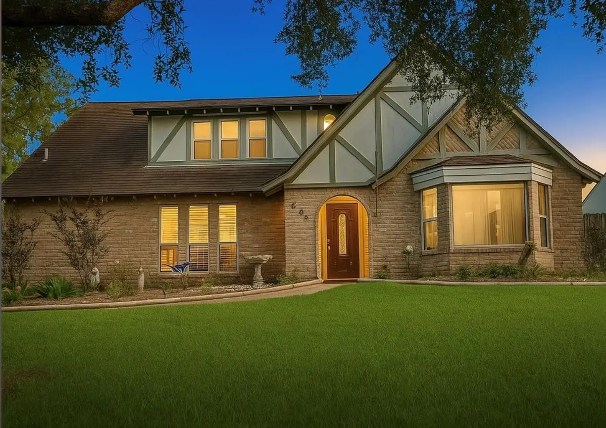 605 Tanglewood Drive, Friendswood, TX 77546 - Image #1