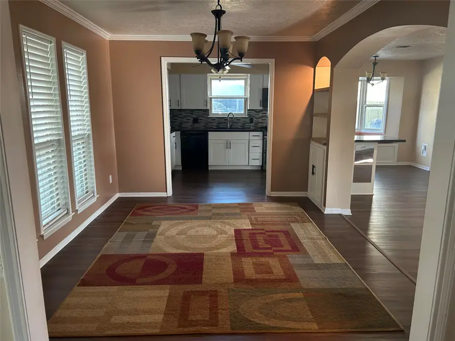 605 Tanglewood Drive, Friendswood, TX 77546 - Image #2