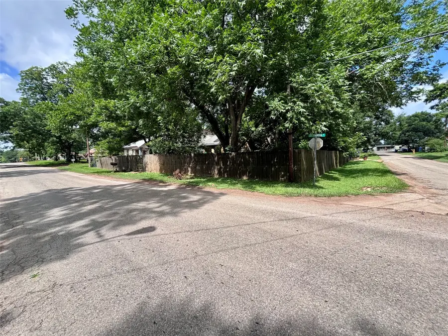 401 S Cottonwood Street, Crockett, TX 75835 - #3