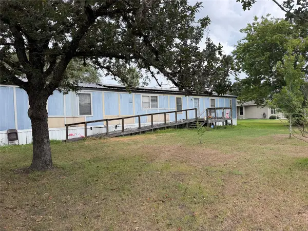 2106 10th Street, Hempstead, TX 77445