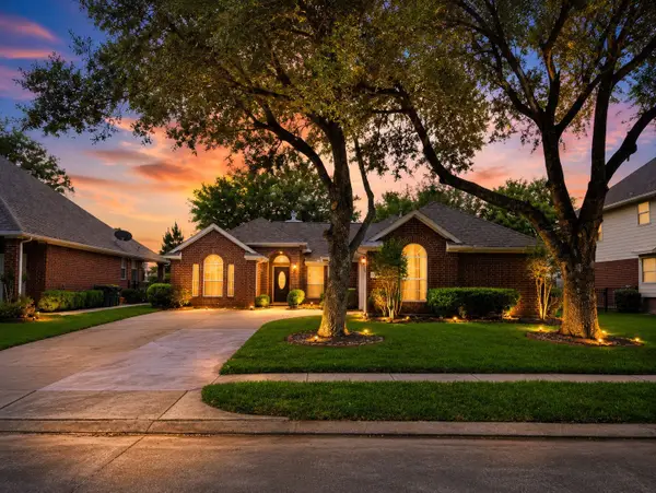 4018 Crystal Lake Circle N, Pearland, TX 77584