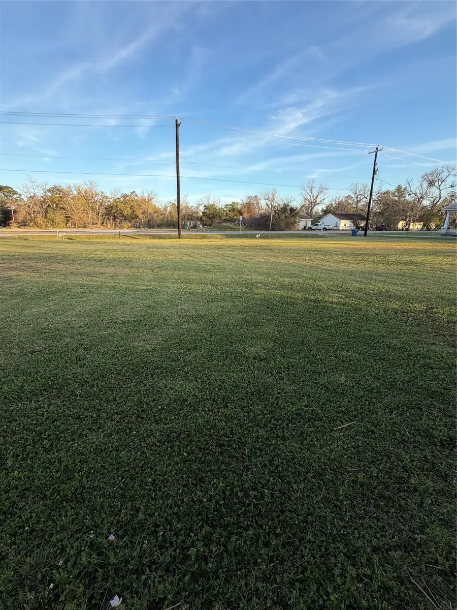 1007-1009 E 2nd Street, Sweeny, TX 77480 - #2