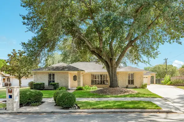 712 Browning Street, Angleton, TX 77515