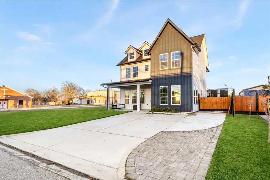 124 N 2nd Street, La Porte, TX 77571 - #3