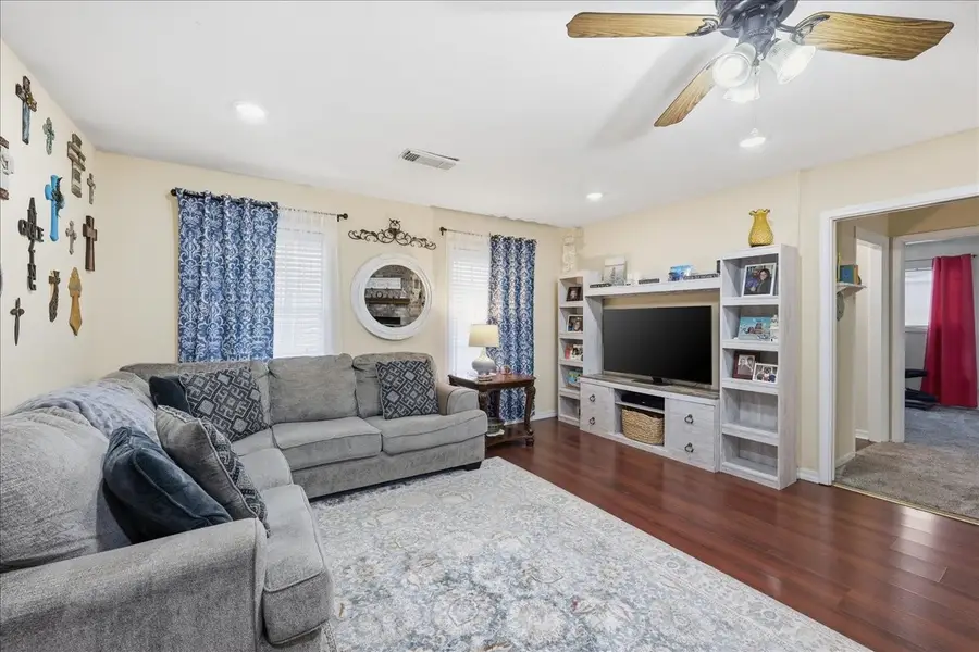 1833 W Decker Avenue, Orange, NH 77632 - #2