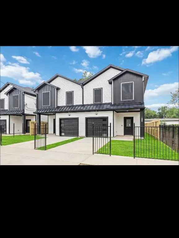 6734 Paris Street #A-B, Houston, TX 77021