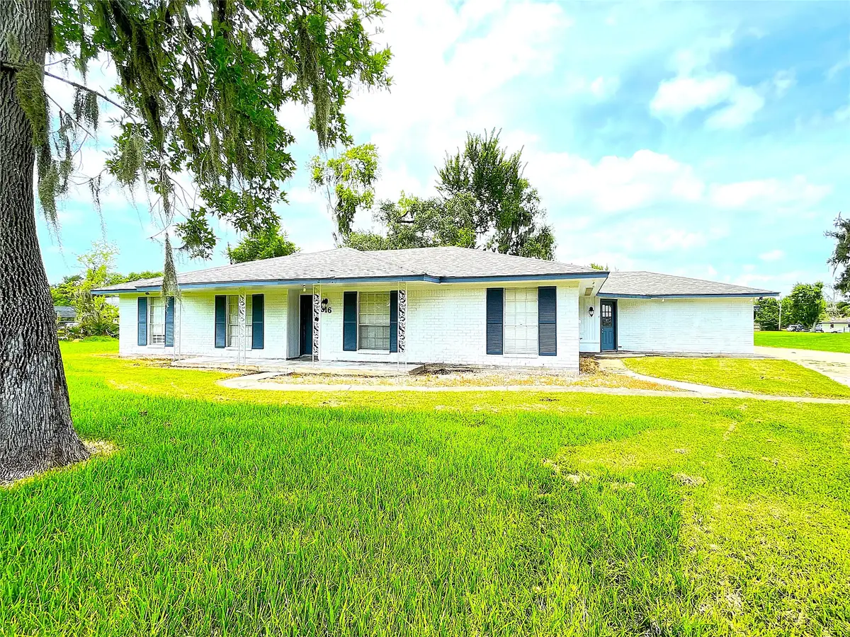 316 Rabbit Trail, Lake Jackson, TX 77566 - #1