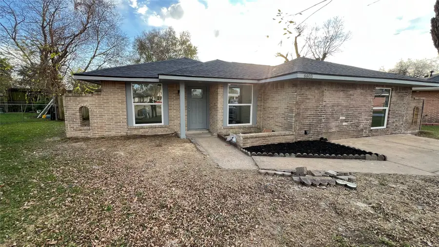 8803 Cottage Gate Lane, Houston, TX 77088 - Image #3