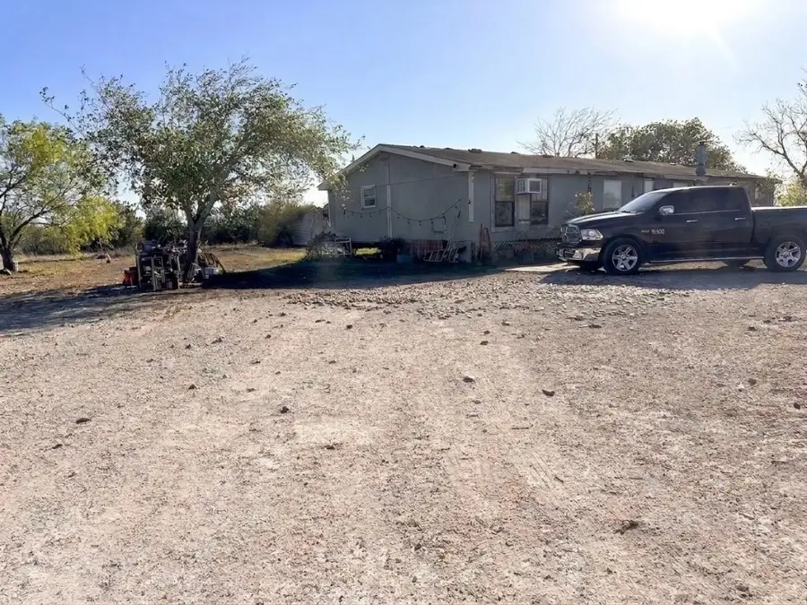 352 Jennifer Loop, Orange Grove, TX 78372 - #2