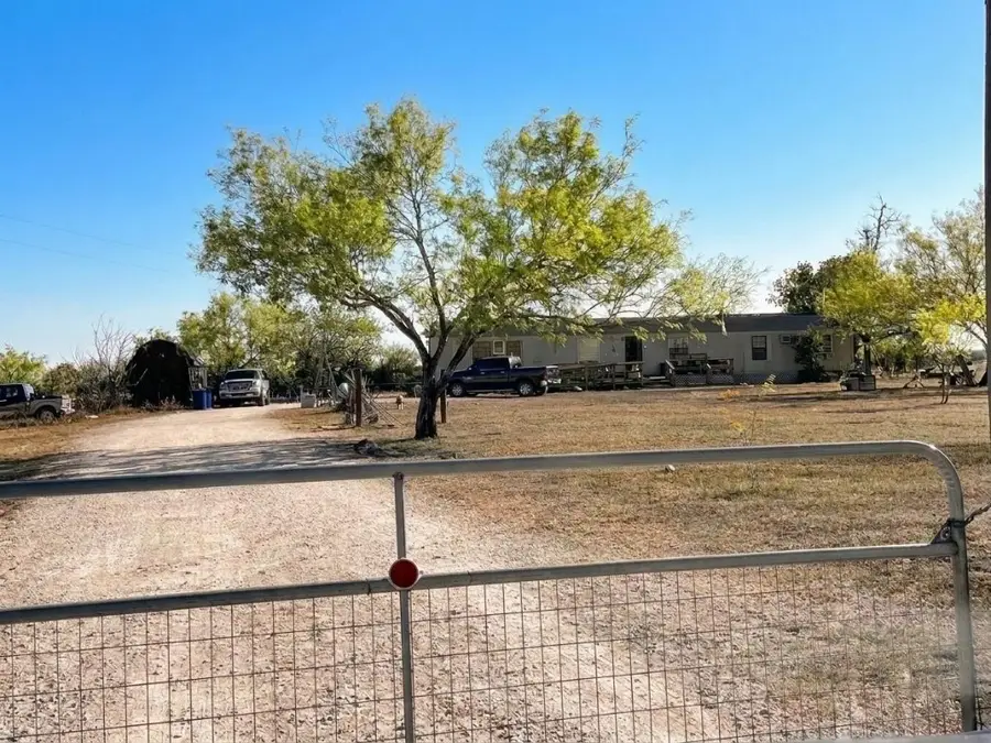 352 Jennifer Loop, Orange Grove, TX 78372 - #3