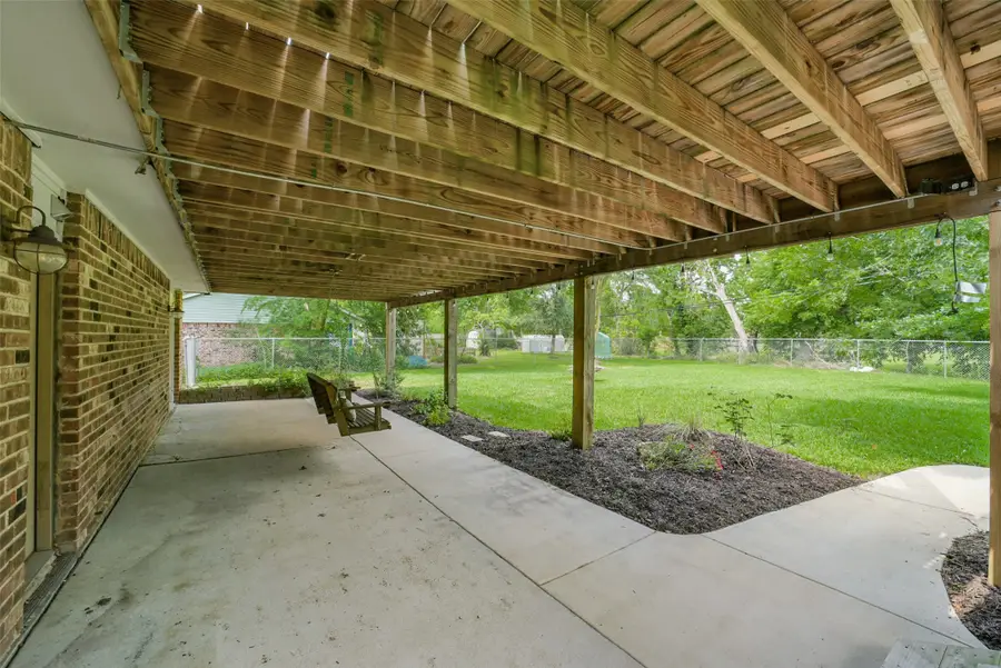 613 E Castle Harbour Drive, Friendswood, TX 77546 - #3