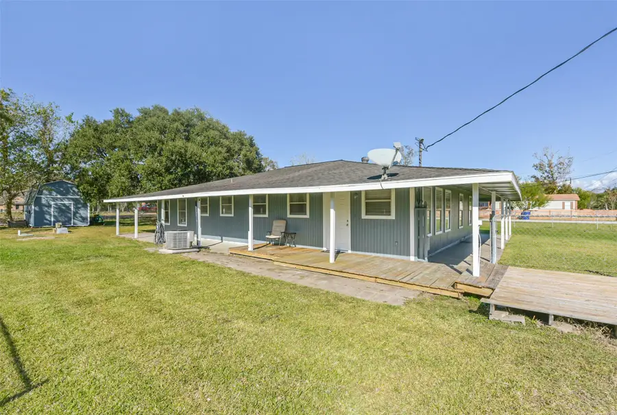 5511 Carriage Trails Drive, Monterey Belvieu, TX 77523 - Image #3