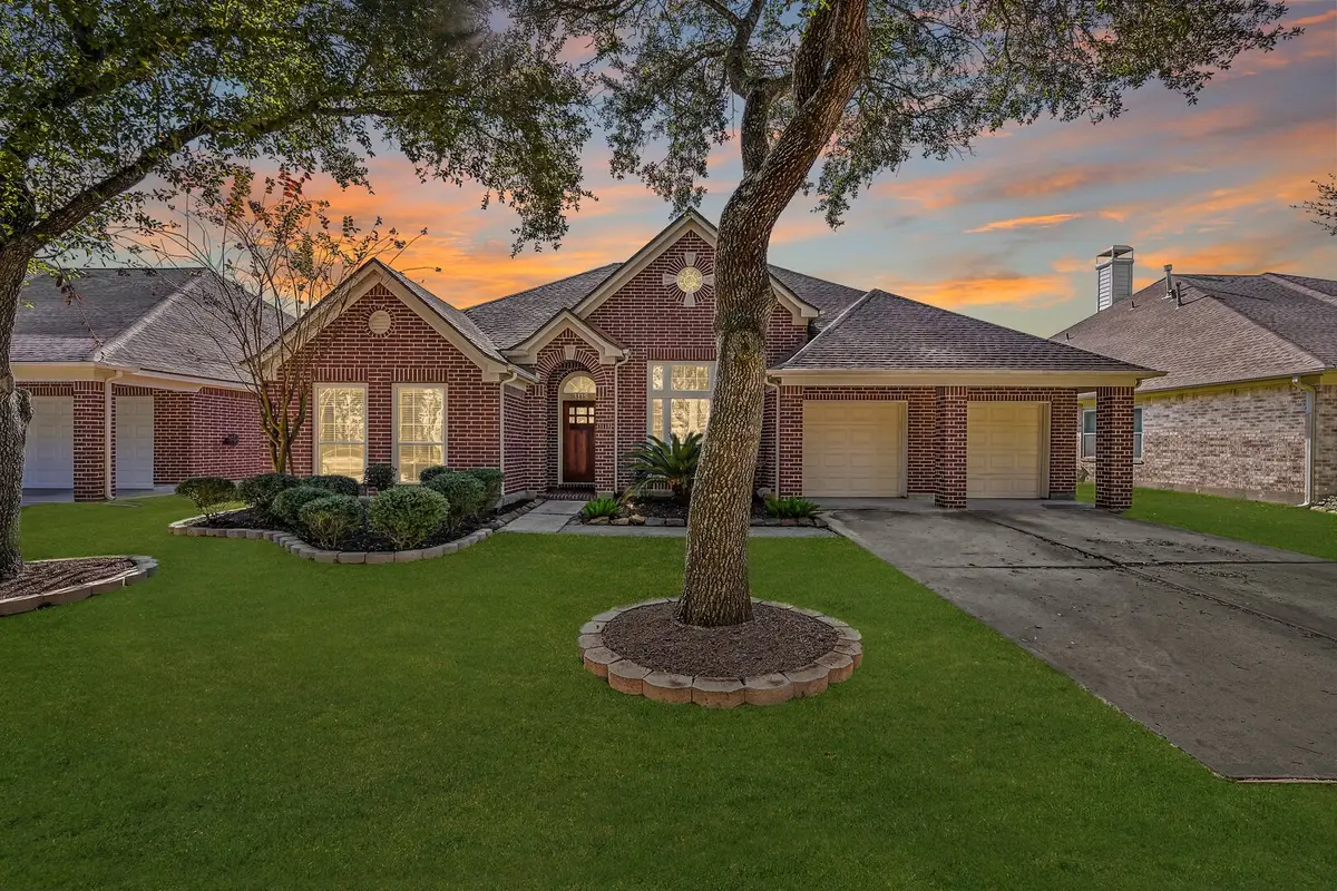 3118 Red Maple Drive, Friendswood, TX 77546 - Image #1