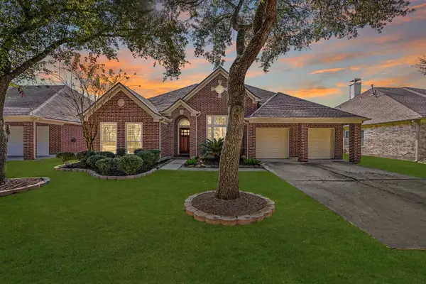 3118 Red Maple Drive, Friendswood, TX 77546